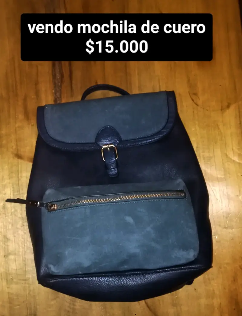 Mochila de cuero azul con bolsillo frontal