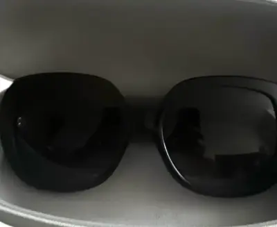 Gafas de Sol Michael Kors Negras con Estuche - miniatura 1