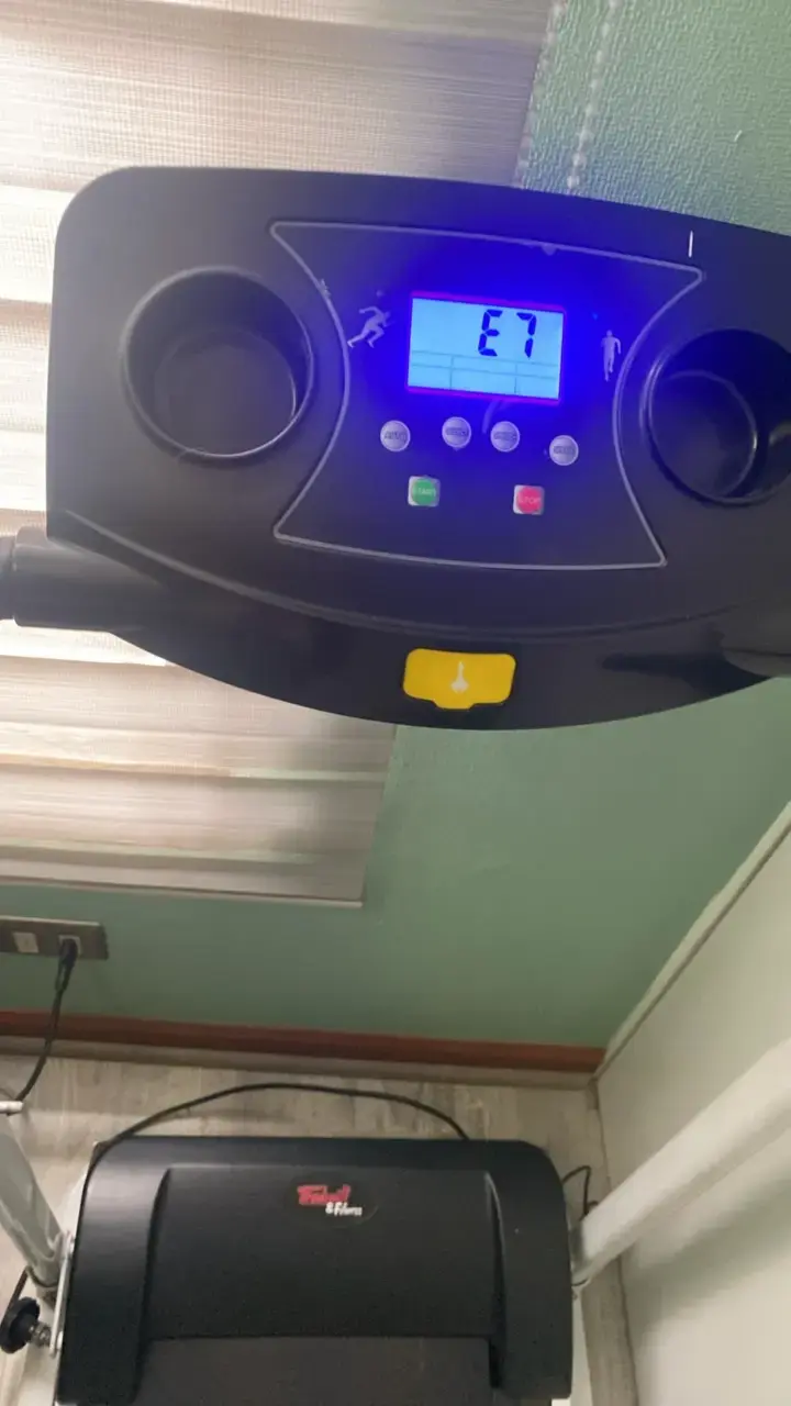 Caminadora eléctrica plegable con pantalla LED - 4
