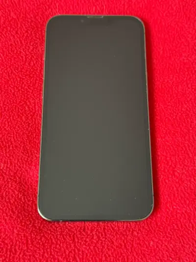 iPhone 13 Pro  con funda y cable - miniatura 1