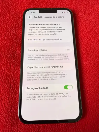 iPhone 13 Pro  con funda y cable - miniatura 5