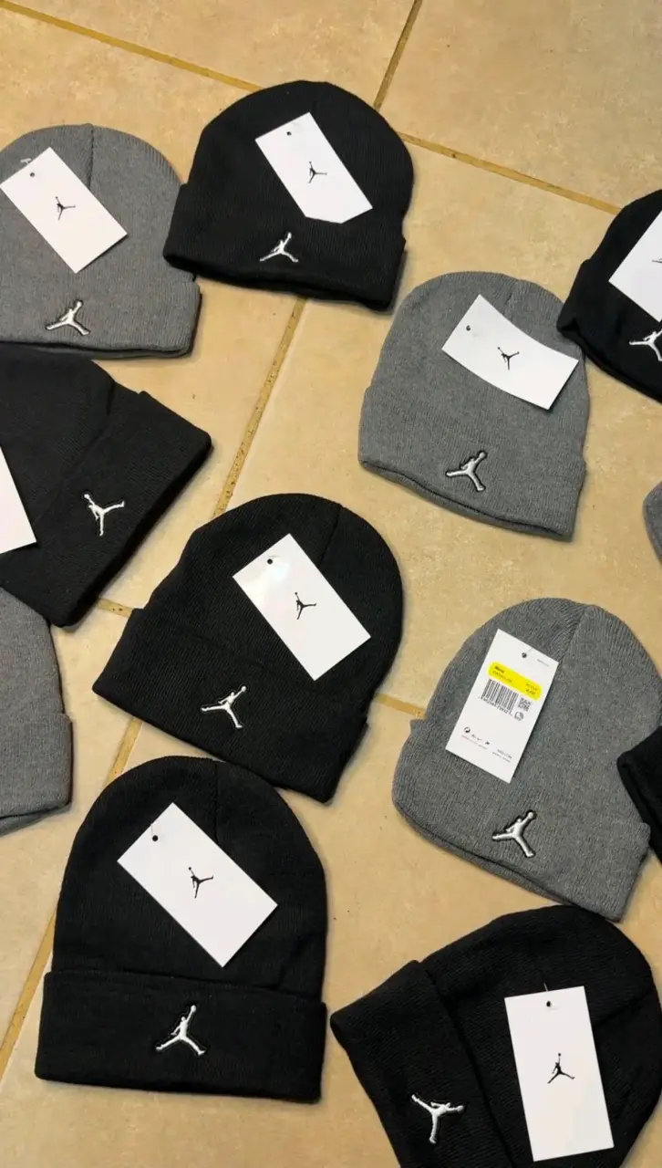 Gorros de lana Jordan en negro y gris
