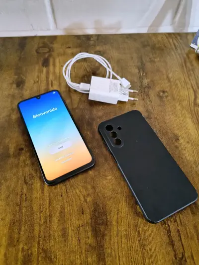 Samsung Galaxy con cargador y funda - miniatura 2