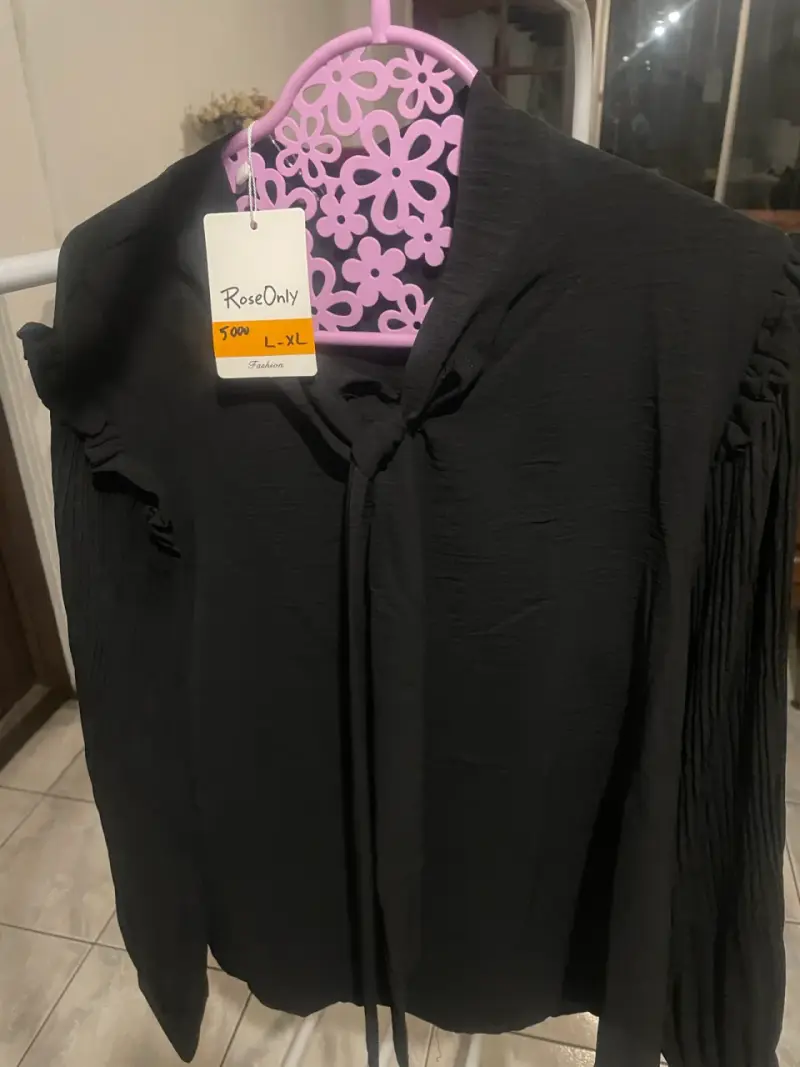 Blusa Negra RoseOnly Talla L-XL