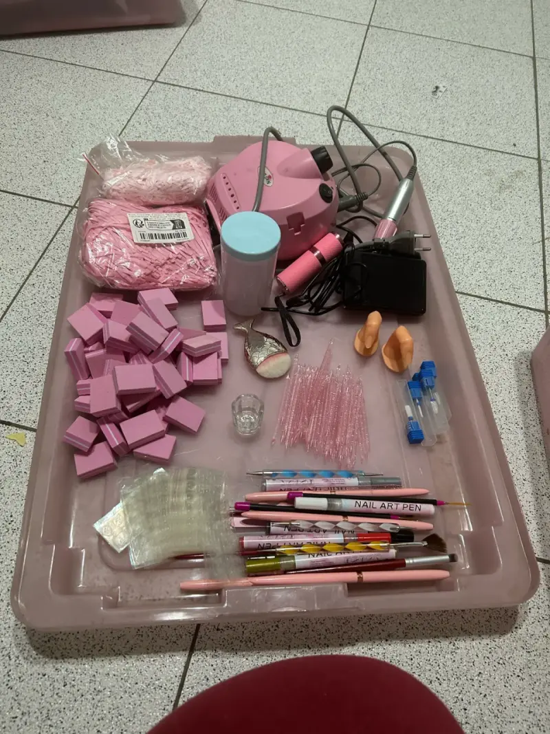Kit completo de manicura con herramientas y decoraciones - 2