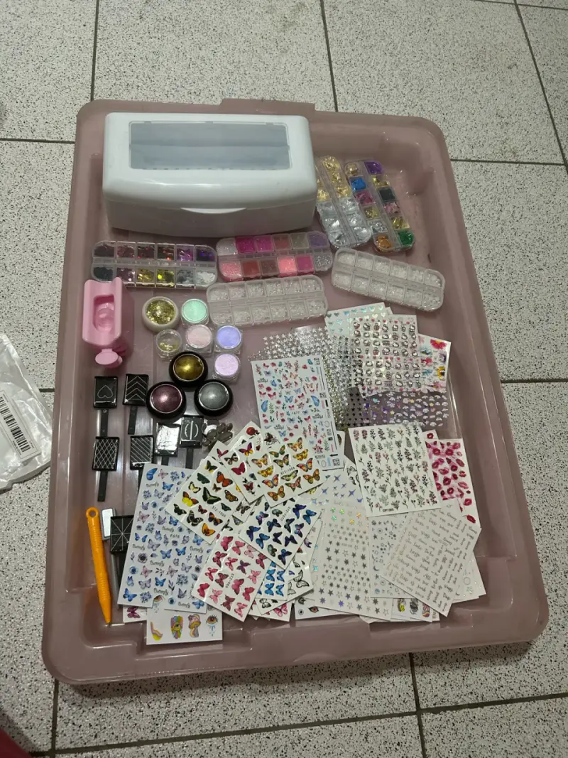 Kit completo de manicura con herramientas y decoraciones - 3