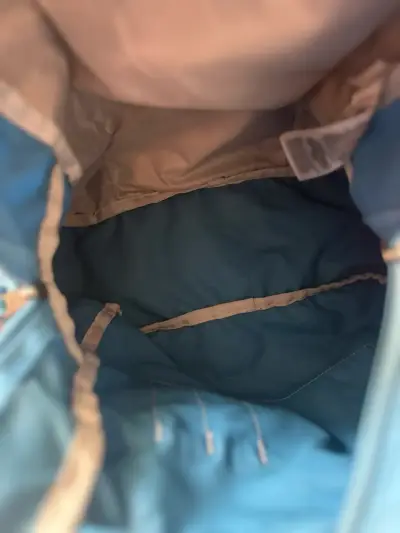 Mochila Jansport azul claro en buen estado - miniatura 3