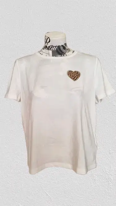 Polera blanca manga corta con corazón estampado - miniatura 1
