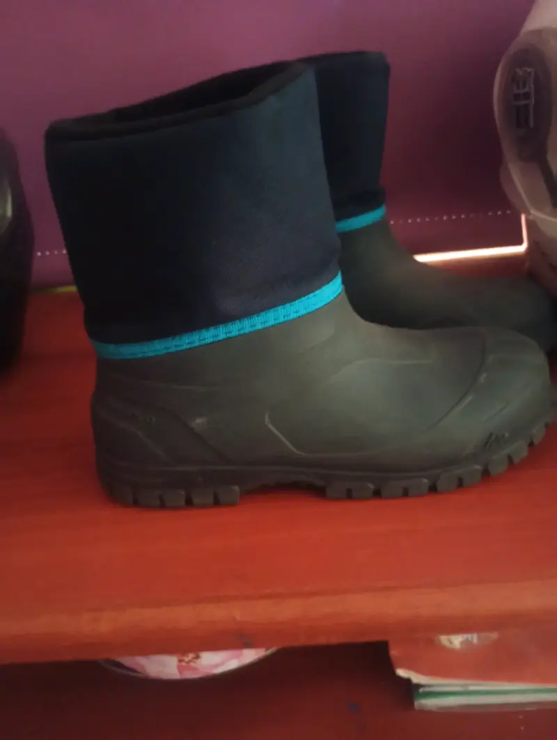 Botas impermeables negras con forro azul - 2