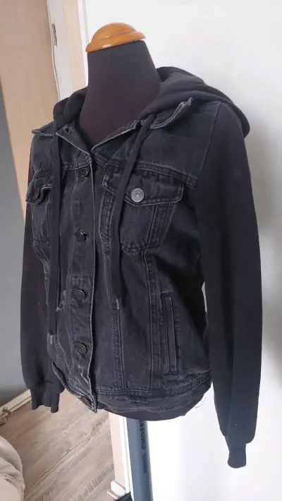 Chaqueta de mezclilla negra con capucha - miniatura 1