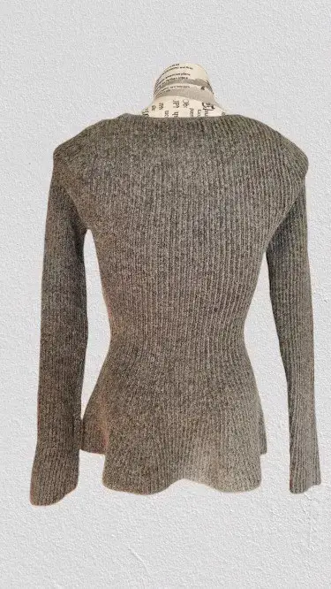Suéter de lana gris con diseño acampanado - miniatura 2