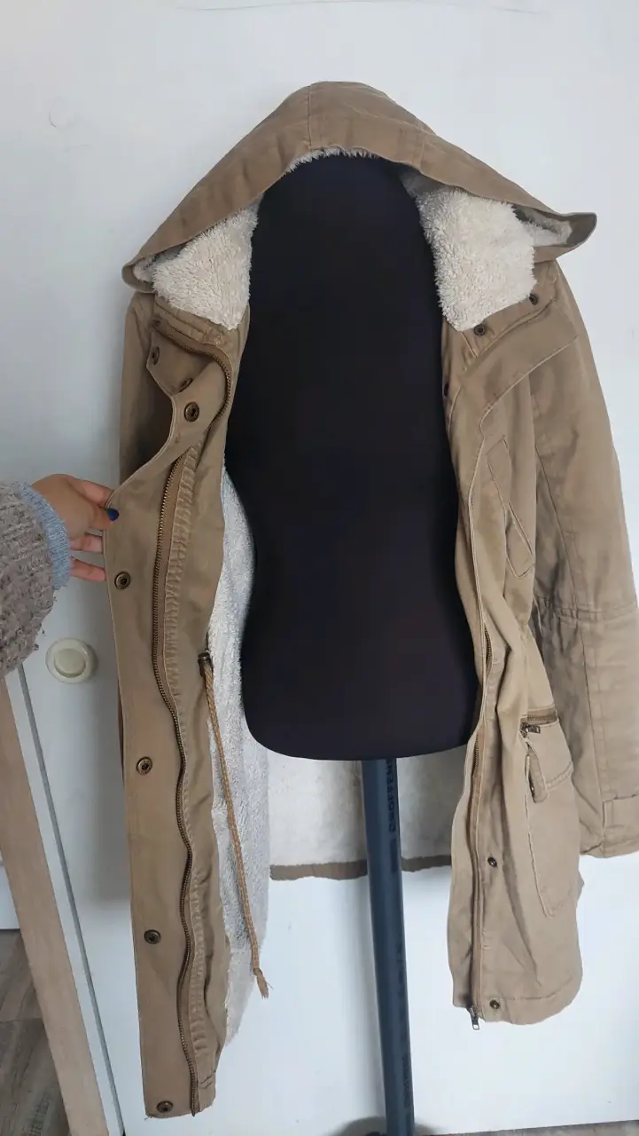 Abrigo de invierno con capucha y forro polar - 1