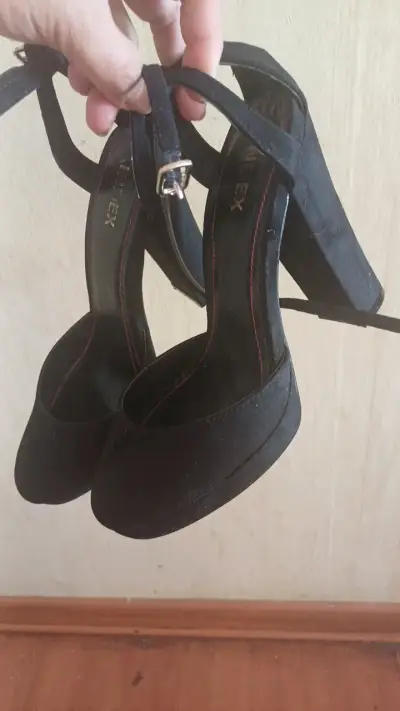 Zapatos de tacón negro Index con correa - miniatura 2
