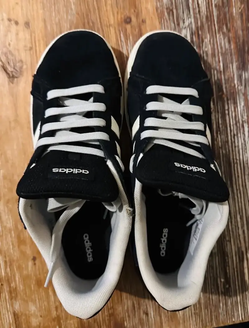 Zapatillas deportivas Adidas negras y blancas - 3