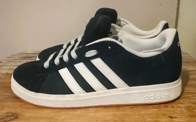 Zapatillas deportivas Adidas negras y blancas - 4