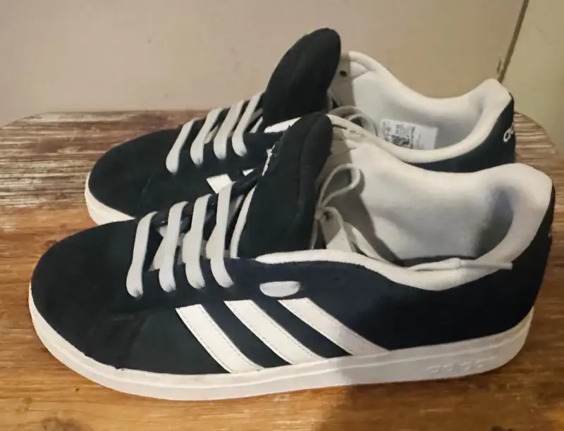 Zapatillas deportivas Adidas negras y blancas - 5