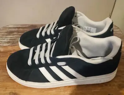 Zapatillas deportivas Adidas negras y blancas - miniatura 5