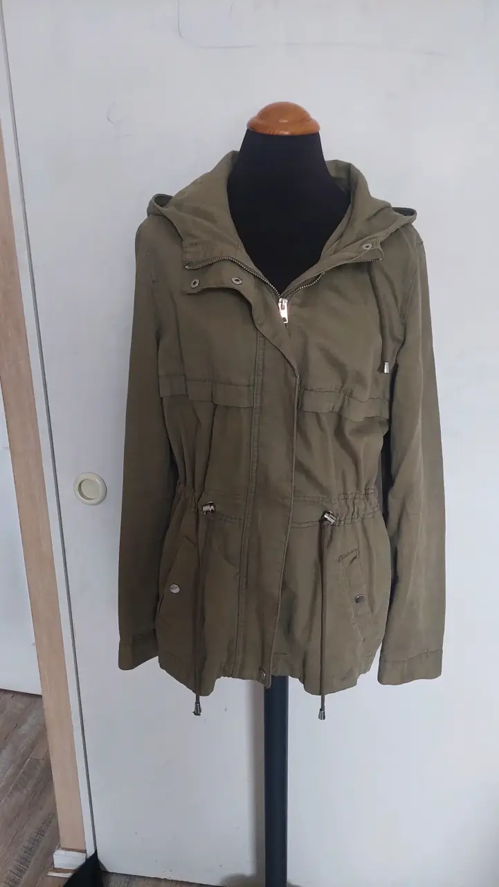 Parka verde militar con capucha para mujer - 2