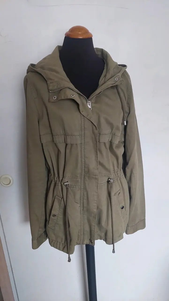 Parka verde militar con capucha para mujer - 3