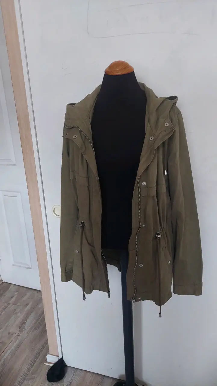 Parka verde militar con capucha para mujer - 4