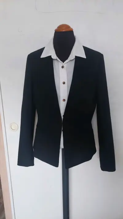 Blazer negro elegante para mujer - miniatura 1