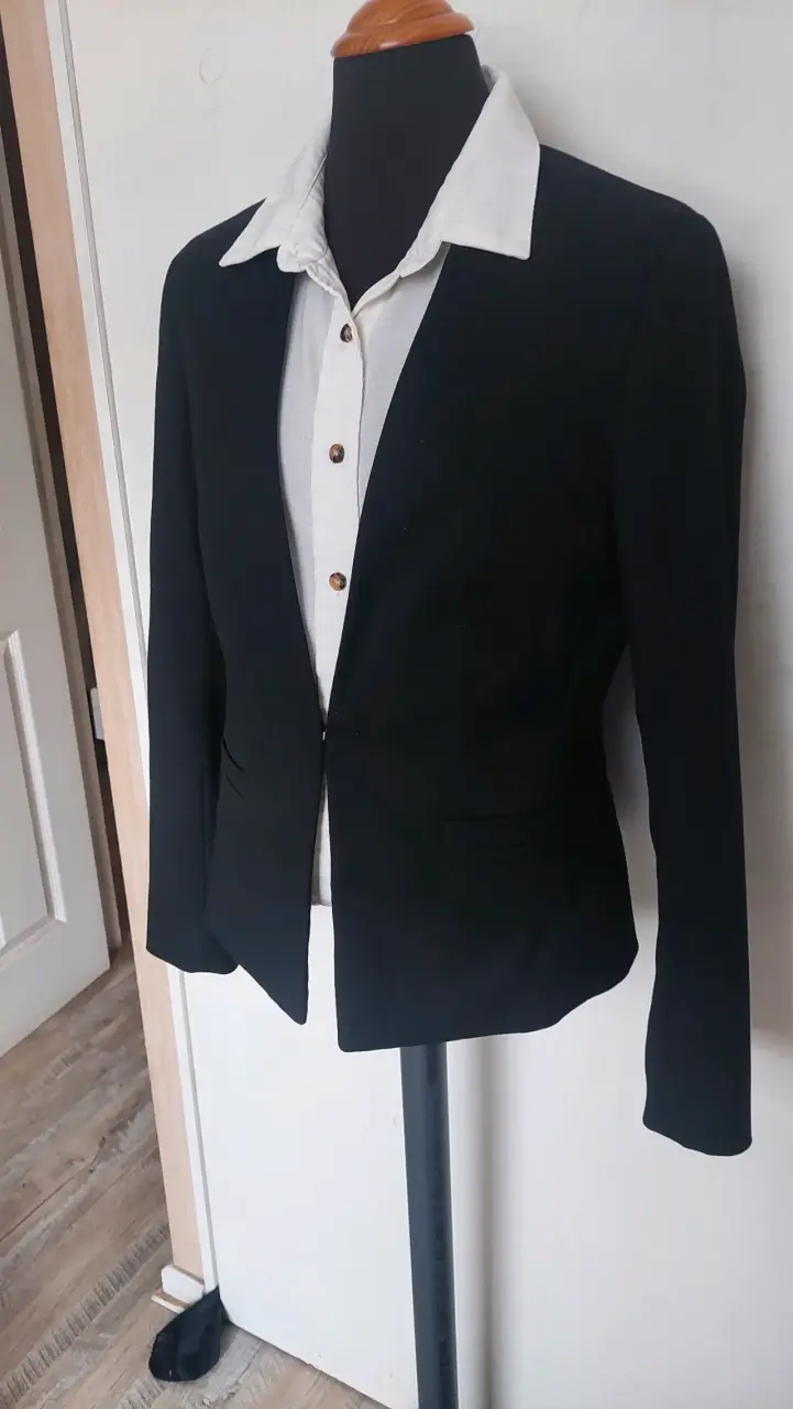 Blazer negro elegante para mujer - 2