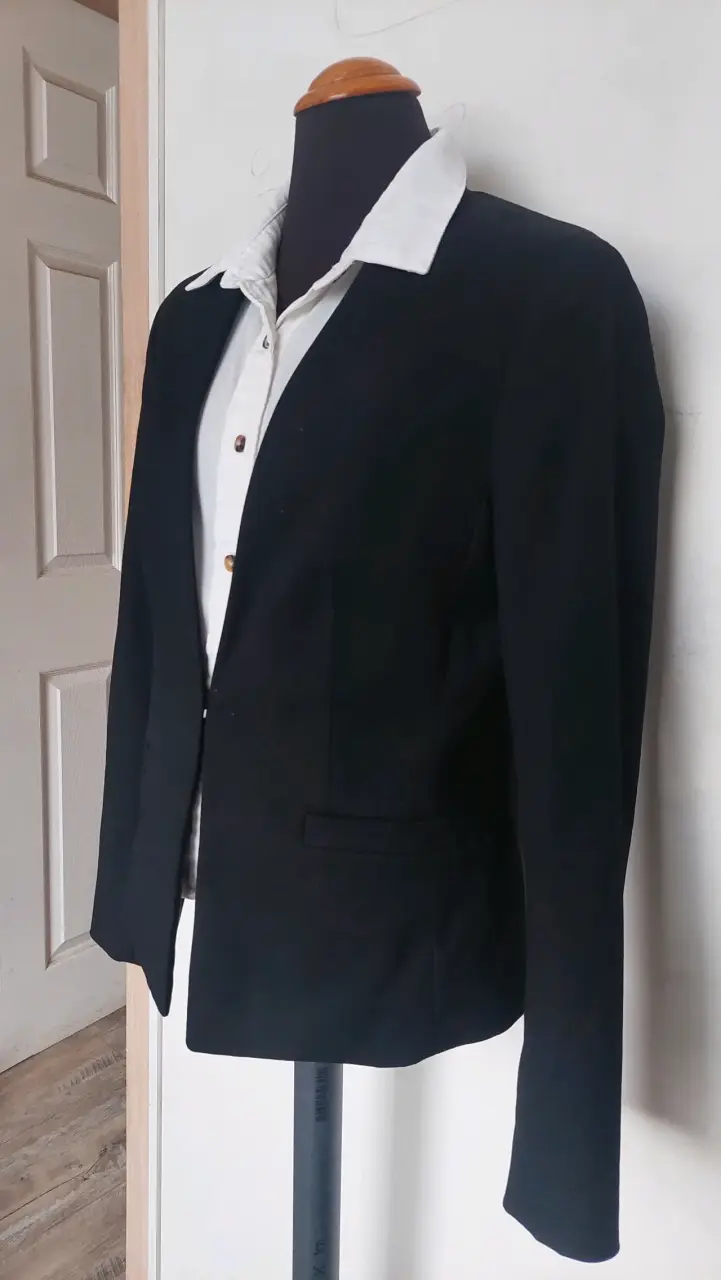 Blazer negro elegante para mujer - 3