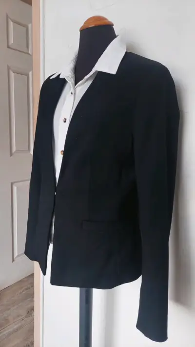 Blazer negro elegante para mujer - miniatura 3