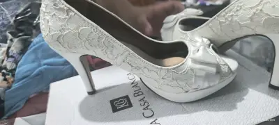 Zapatos de Tacón Blanco con Encaje y Lazo - miniatura 3