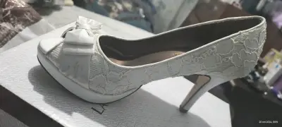 Zapatos de Tacón Blanco con Encaje y Lazo - miniatura 5