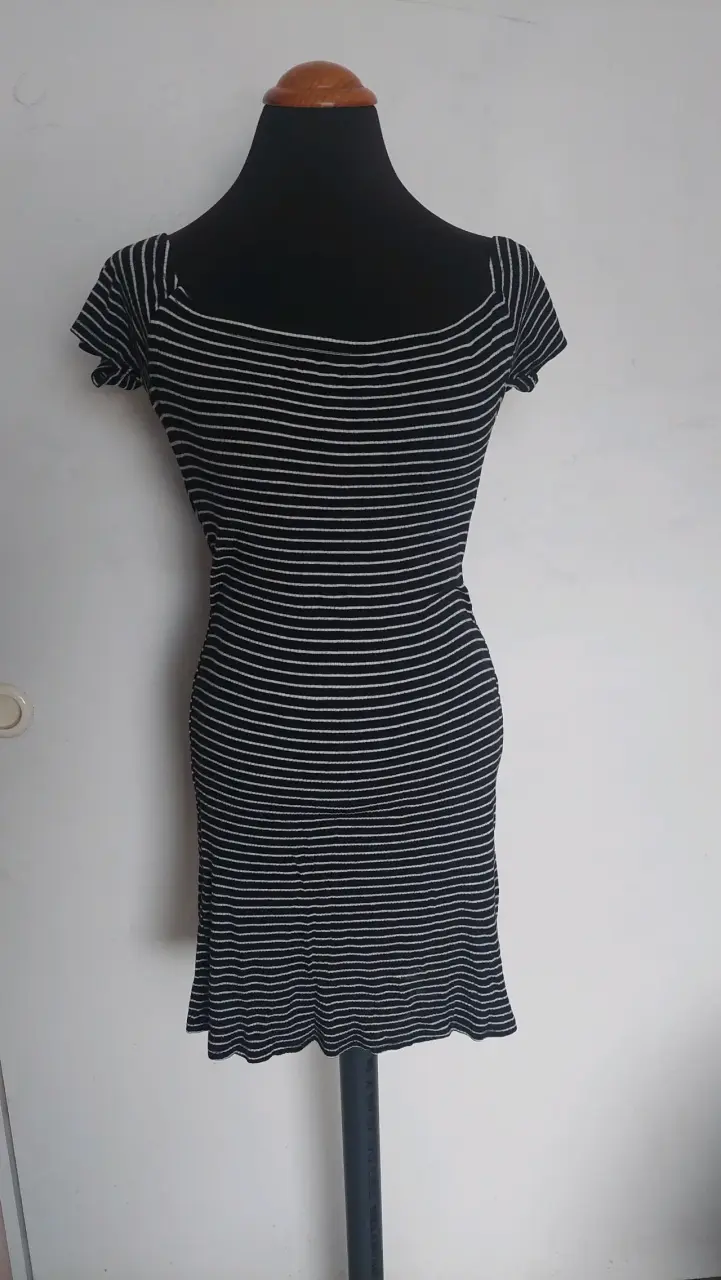 Vestido ajustado a rayas blanco y negro - 1