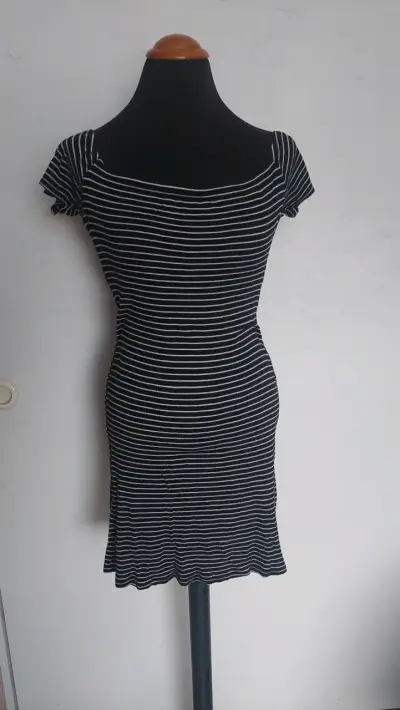 Vestido ajustado a rayas blanco y negro - miniatura 1