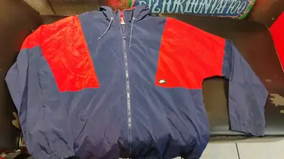 Chaqueta deportiva Nike azul y roja - miniatura 1