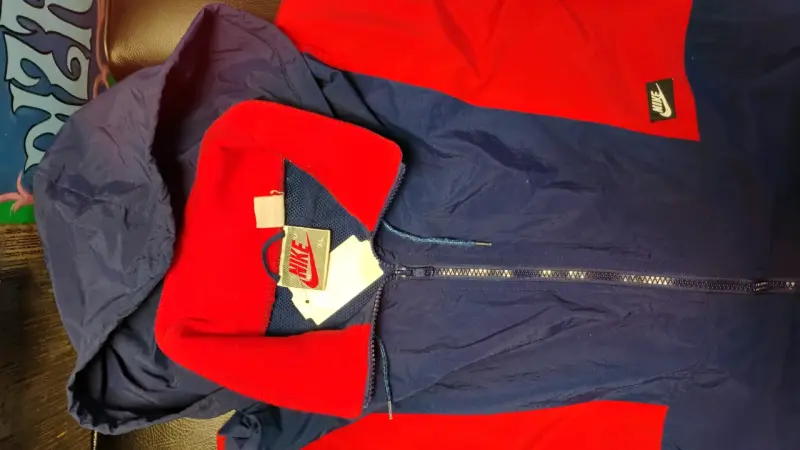 Chaqueta deportiva Nike azul y roja - 3