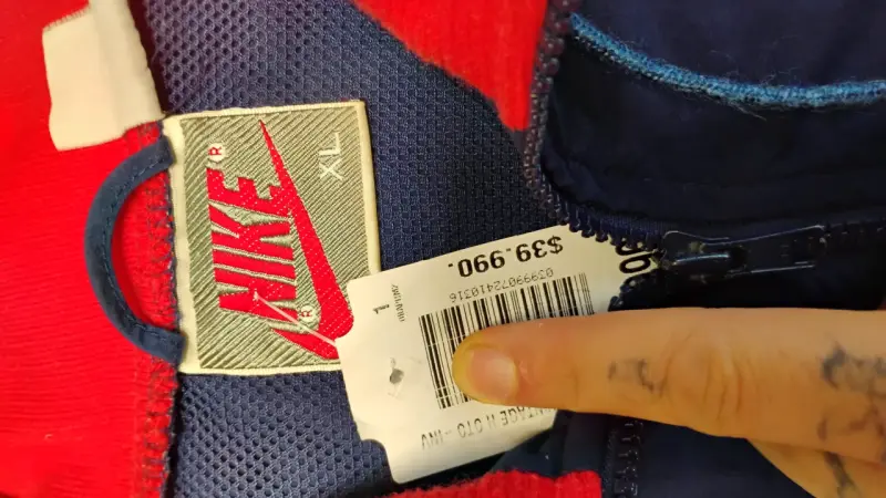 Chaqueta deportiva Nike azul y roja - 4