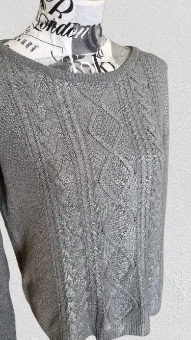 Suéter gris de punto para mujer - miniatura 2