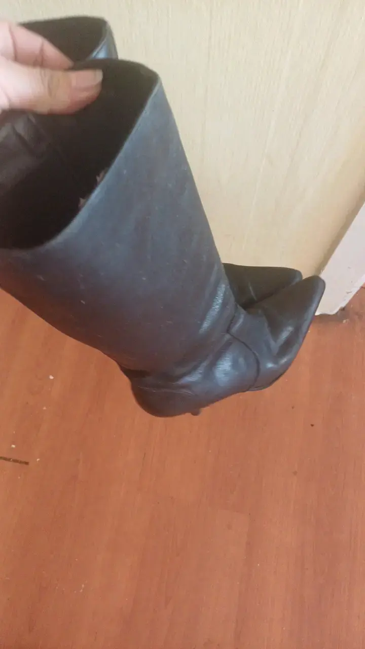 Botas de cuero negras de tacón alto - 1