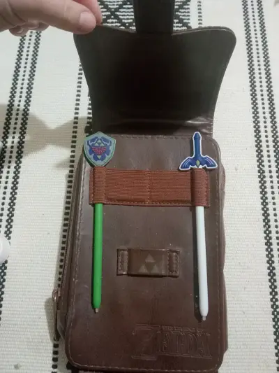 Nintendo 2DS con juego Zelda Ocarina of Tim - miniatura 4