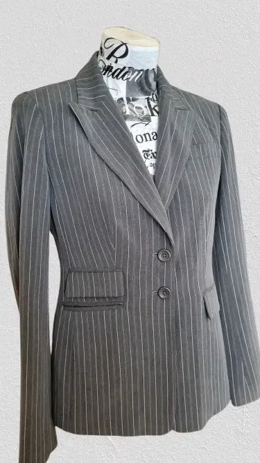 Blazer de Mujer a Rayas Gris Elegante - 1