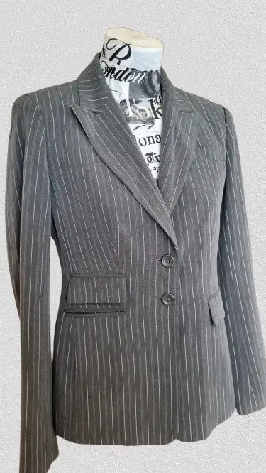 Blazer de Mujer a Rayas Gris Elegante - miniatura 1