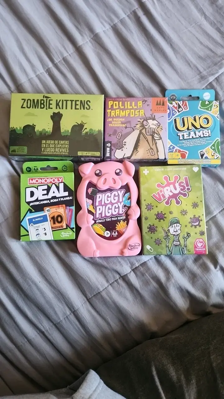 Set de juegos de cartas divertidos para toda la familia - 1
