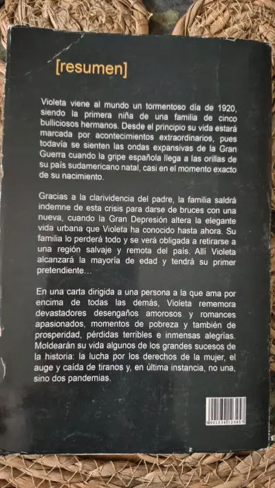 Libro 'Violeta' de Isabel Allende en buen estado - miniatura 3