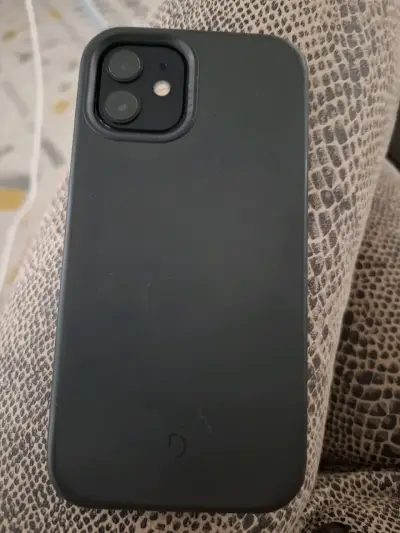 iPhone 12 de 64GB en buen estado - miniatura 2