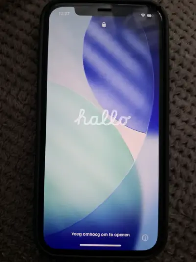 iPhone 12 de 64GB en buen estado - miniatura 3