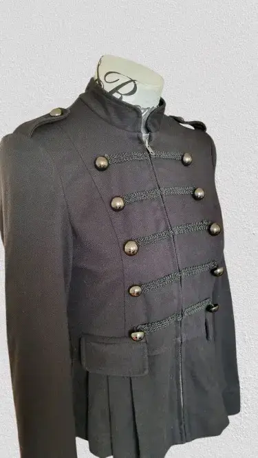 Chaqueta militar negra con botones decorativos - miniatura 1
