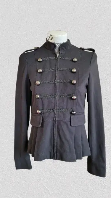 Chaqueta militar negra con botones decorativos - 2