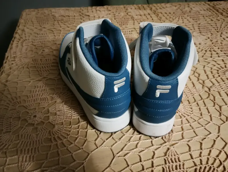 Zapatillas deportivas Fila blancas y azules - 2