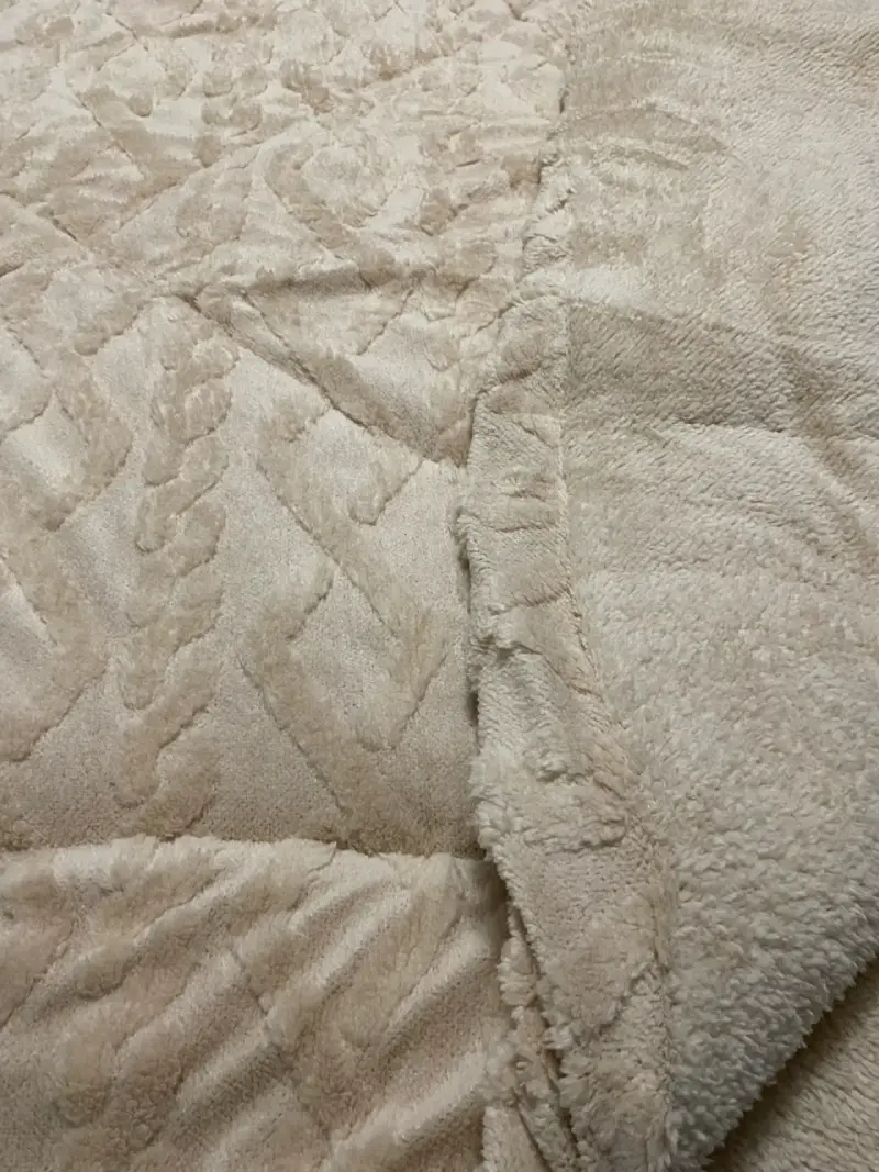 Cubre cama beige texturizado King - 3