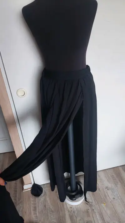 Falda larga negra - miniatura 2