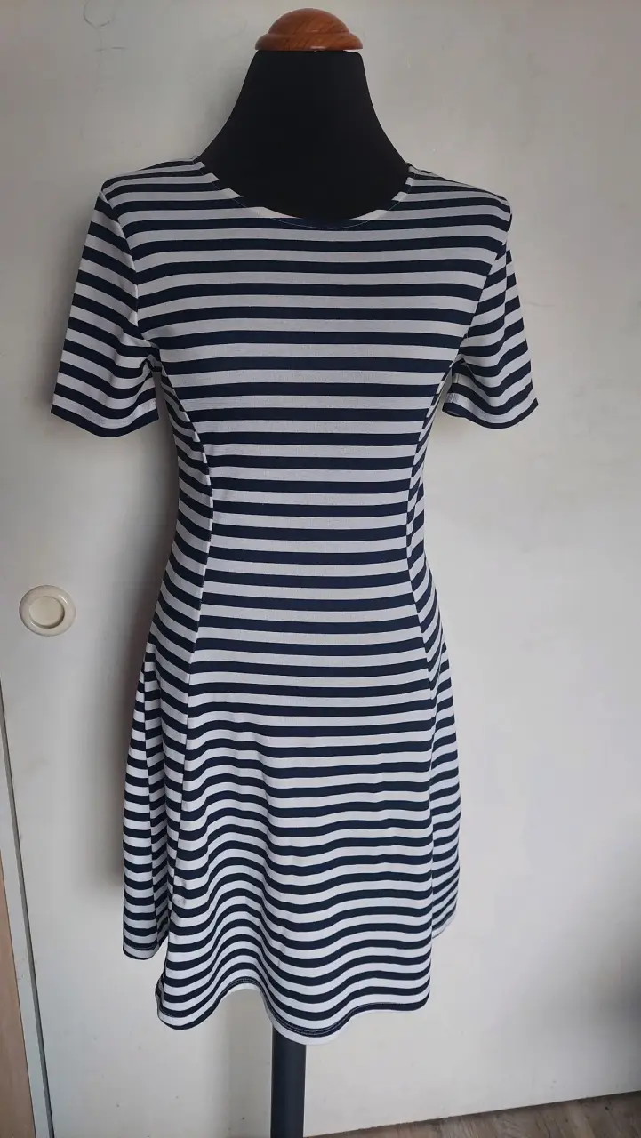 Vestido a rayas blanco y negro casual